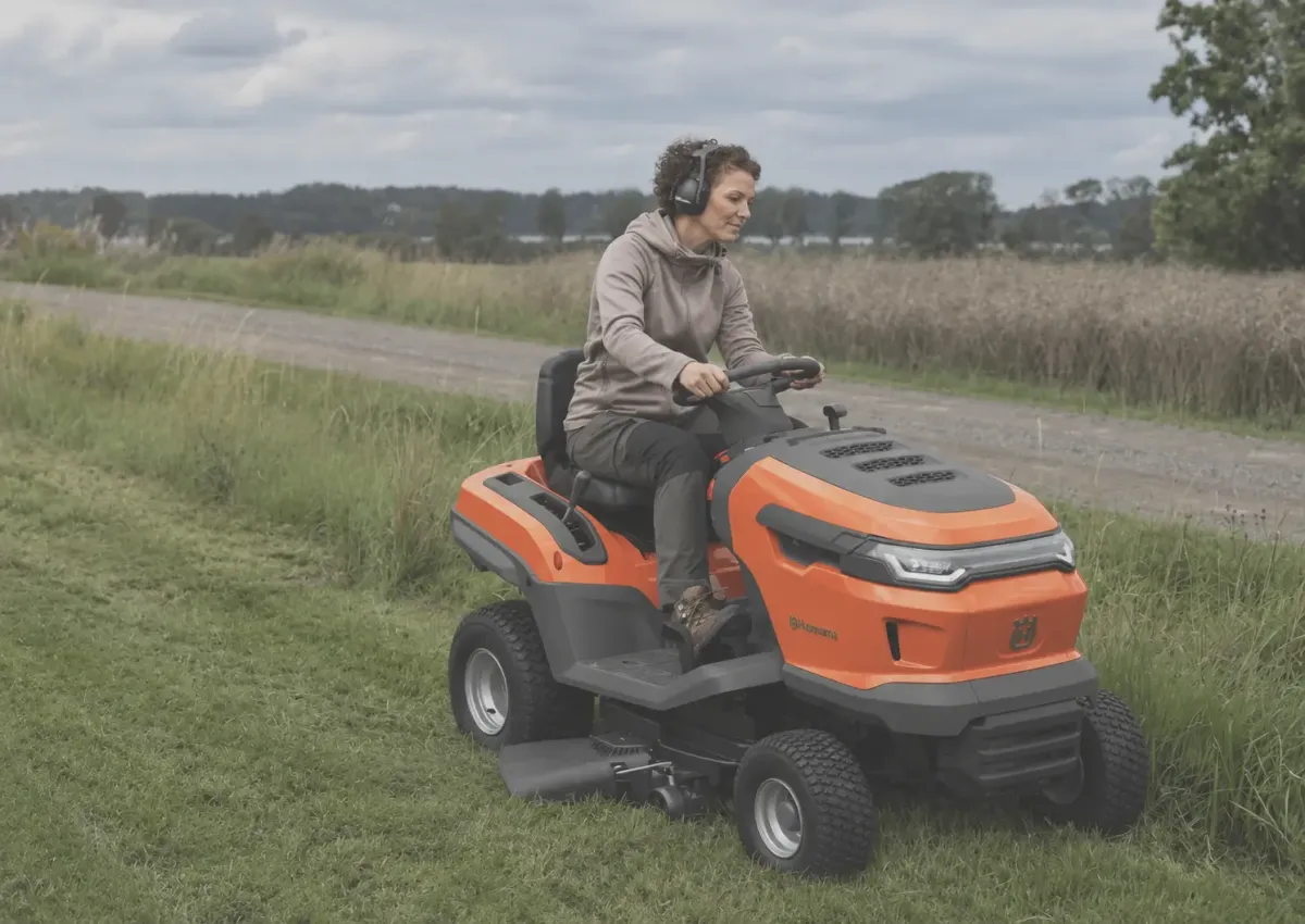 Husqvarna fűnyíró traktorok akcióban  válts nagyobb teljesítményre, kedvezőbb áron!