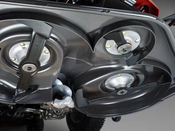 Combi 103 vágóasztal fűgyűjtős riderekhez Kép